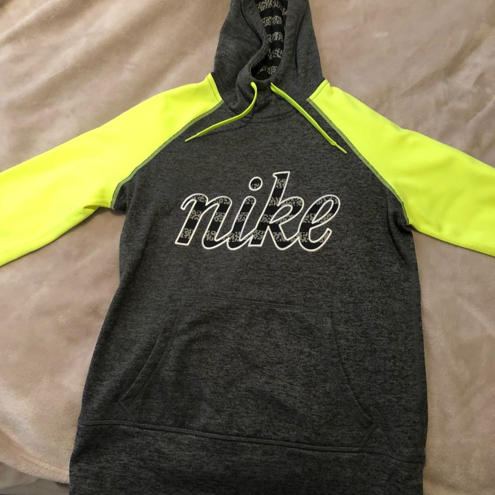LIKE NEW NIKE hoodie